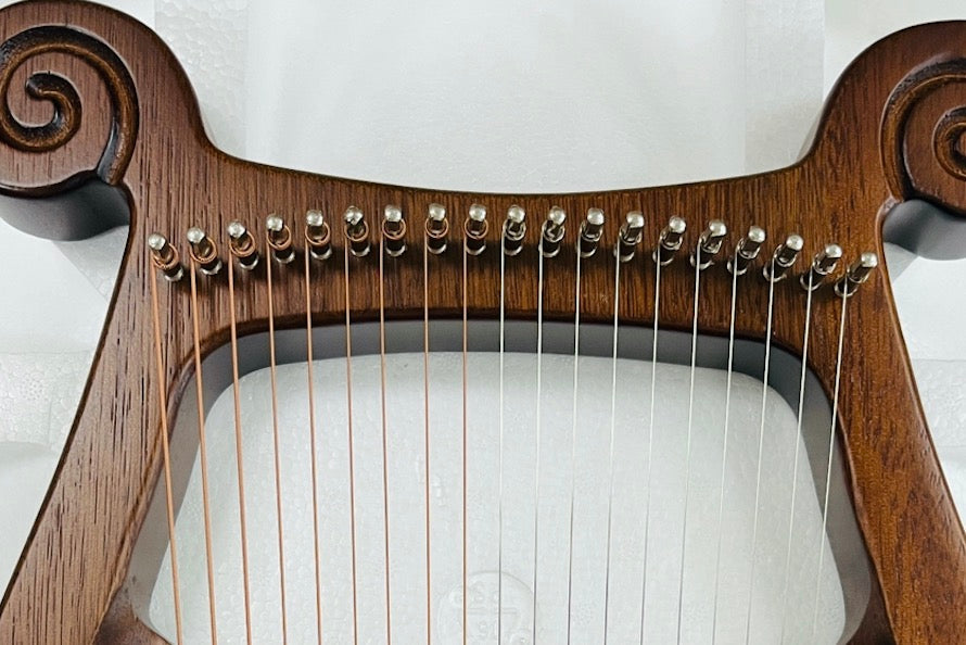 Lyre Buying Guide: How to choose a Lyre Harp for beginners?