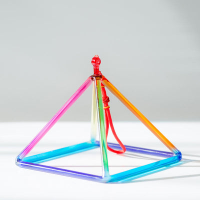 Pirámide de canto de cristal de colores del arco iris Instrumento de meditación de 4-12 pulgadas