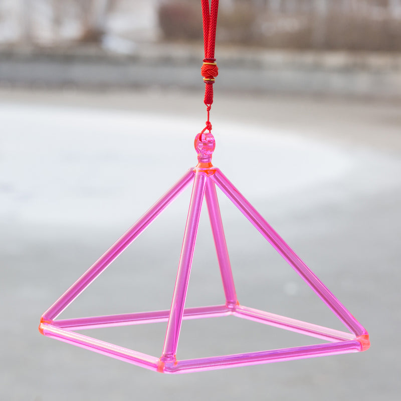 Pirámide de canto rosa Cristal de cuarzo Triángulo Terapia de sonido Chakra Meditación